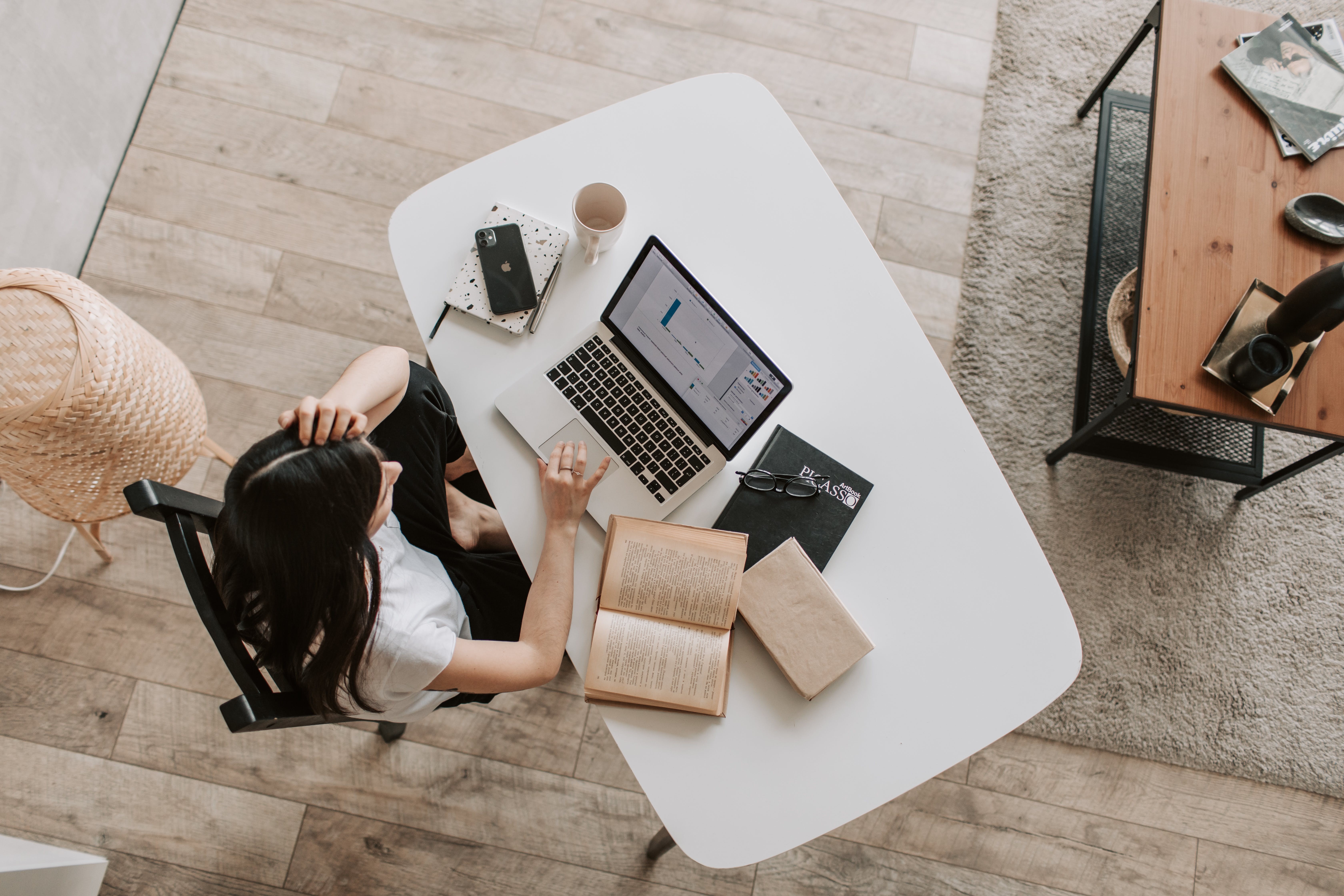 7 acessórios para escritório para quem ama conforto no home office