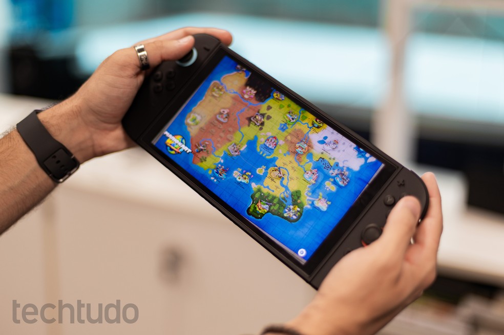 Switch 2 combina uso portátil e na TV, com tela maior, 256 GB de armazenamento e desempenho superior ao da geração anterior — Foto: Mariana Saguias/TechTudo