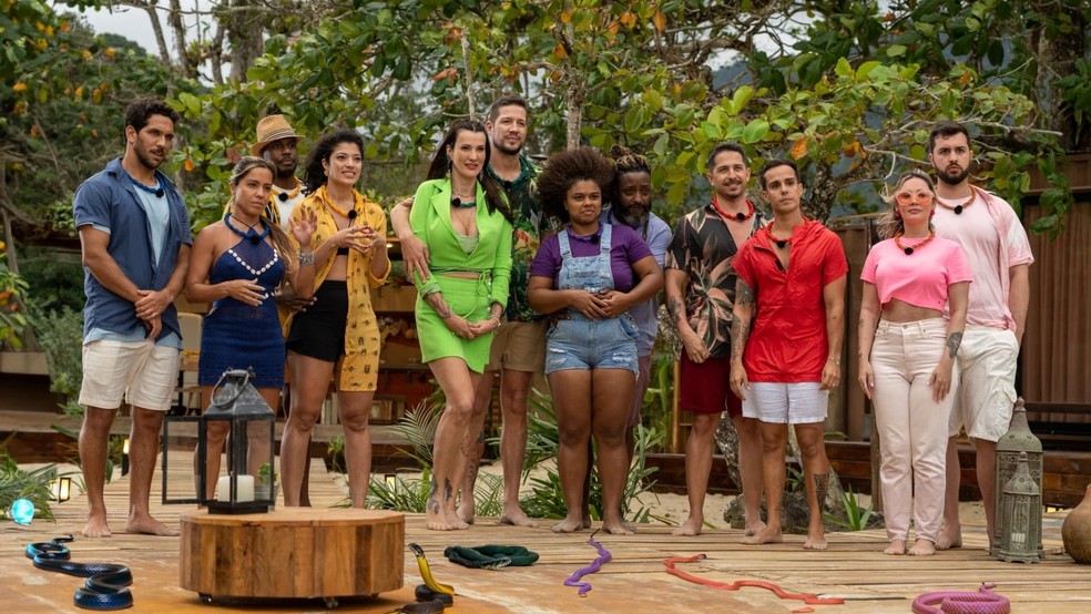 Um grupo de casais deve contar com a ajuda da sogra para conquistar um prêmio disputadíssimo — Foto: Reprodução/The Movie Database