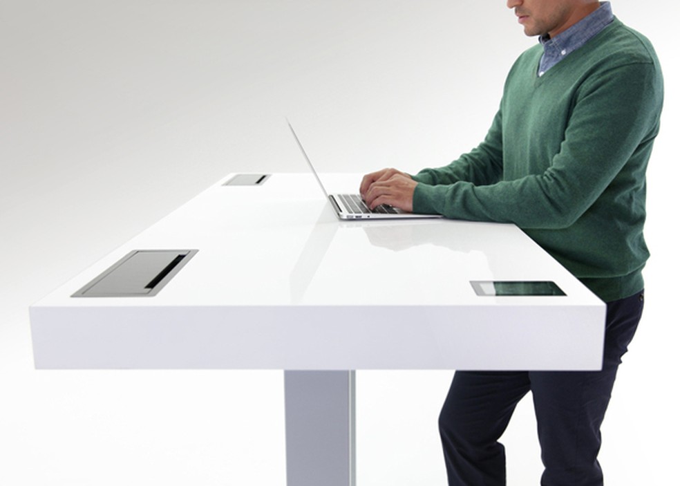 Kinetic Desk, mesa inteligente se move para usuário trabalhar em pé