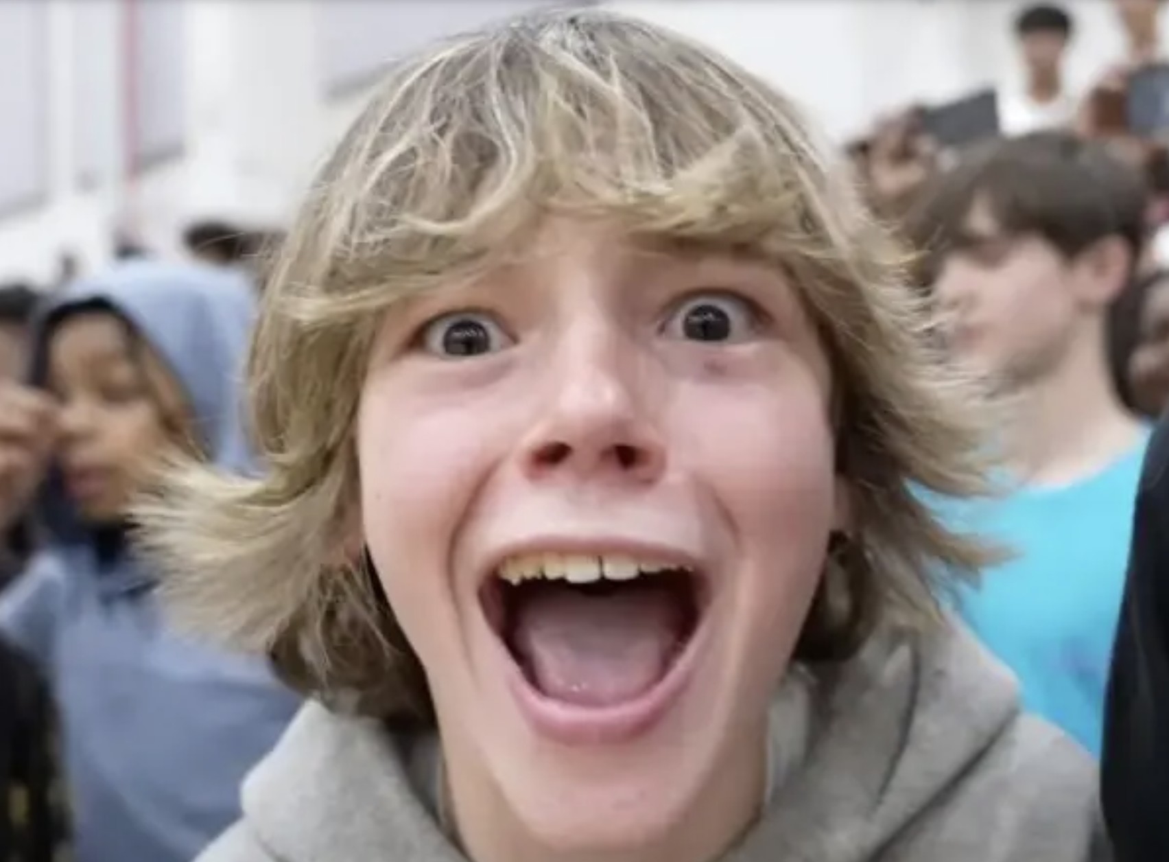 'Six Seven' está em todo lugar? Entenda o meme que até o Google brincou