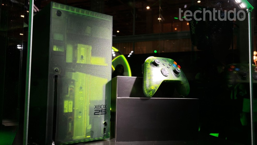 Xbox Series X ganha versão transparente em comemoração aos 25 anos