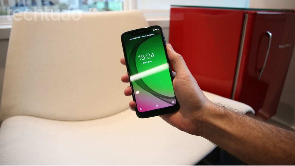 Moto G7 Play tem notch parecido com o do Motorola One e tela de 5,7 polegada com resolução HD+ — Foto: Thássius Veloso/TechTudo