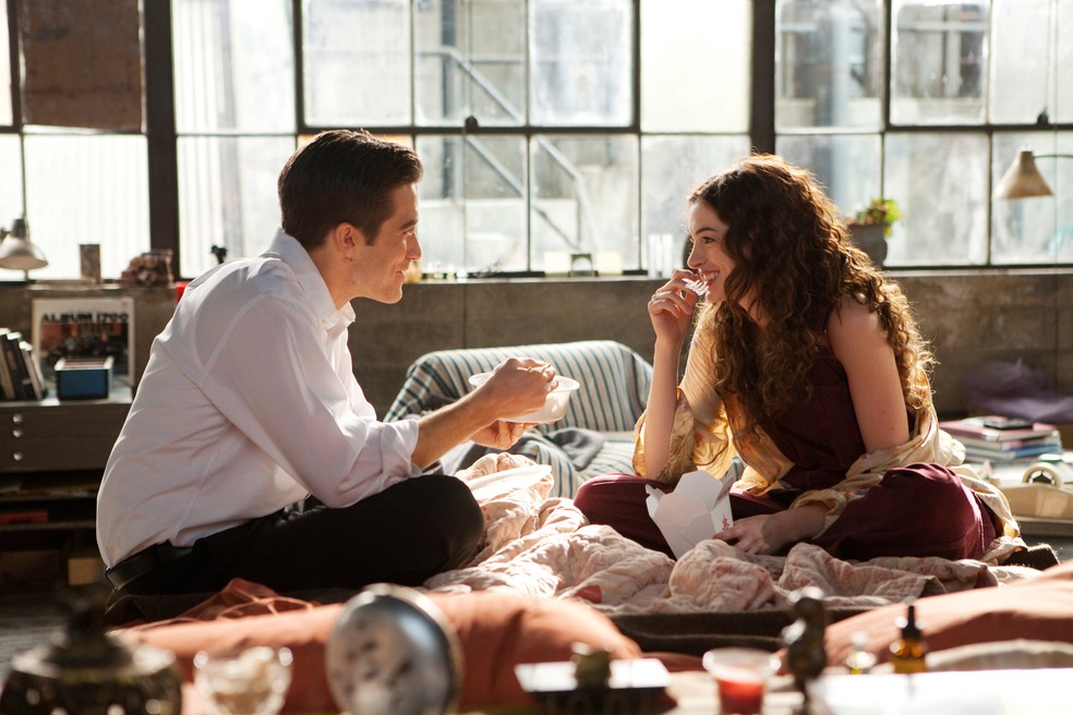 Comédia romântica é estrelada por Anne Hathaway e Jake Gyllenhaal — Foto: Reprodução/IMDb