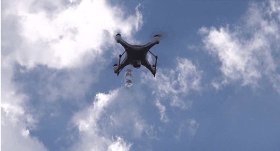Avião de papel usa drone e óculos VR para fazer streaming ao vivo