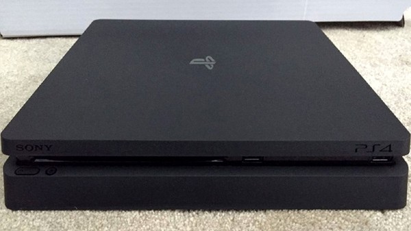 Sony revela modelo branco do PS4 Slim
