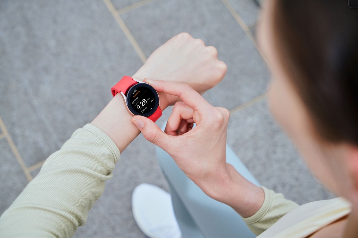 Motorola Moto Watch 100 - Smartwatch, GPS, Bluetooth, Preto