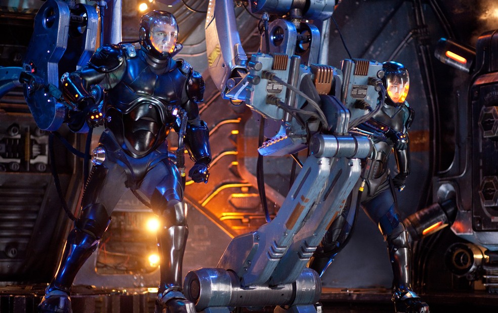 Longa de ação de Guillermo Del Toro mostra a humanidade comandando robôs gigantes na luta contra monstros kaiju — Foto: Reprodução/IMDb