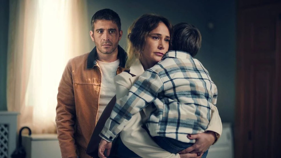 Asaf tem sua vida virada de cabeça para baixo ao se envolver em um acidente de trânsito — Foto: Divulgação/Netflix