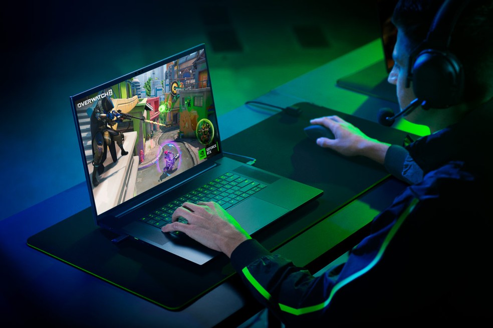 Segundo a fabricante, Blade 18 pode ser usado tanto para eSports quando para edição de vídeo — Foto: Divulgação/Razer