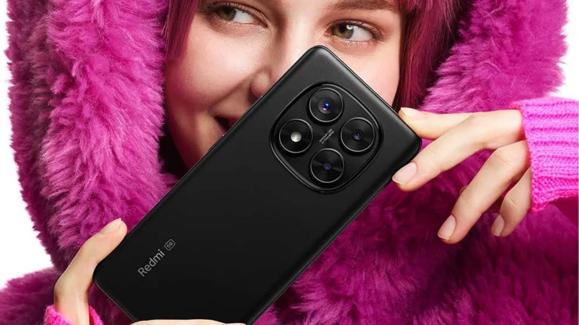 Uma-linda-moça-exibindo-um-smartfone-Xiaomi Uma-linda-moça-exibindo-um-smartfone-Xiaomi