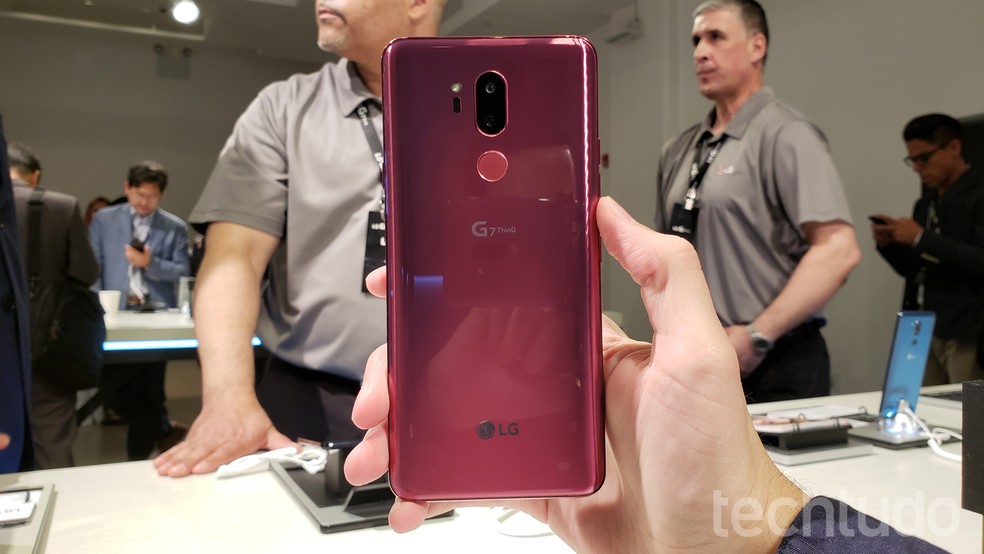 LG G7 vs Moto Z2 Force: conheça as diferenças entre os celulares premium