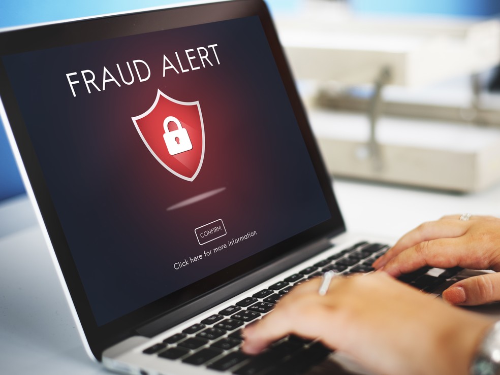 Não clique em anexos de e-mails enviados por remetentes suspeitos ou desconhecidos — Foto: Reprodução/Freepik/rawpixel