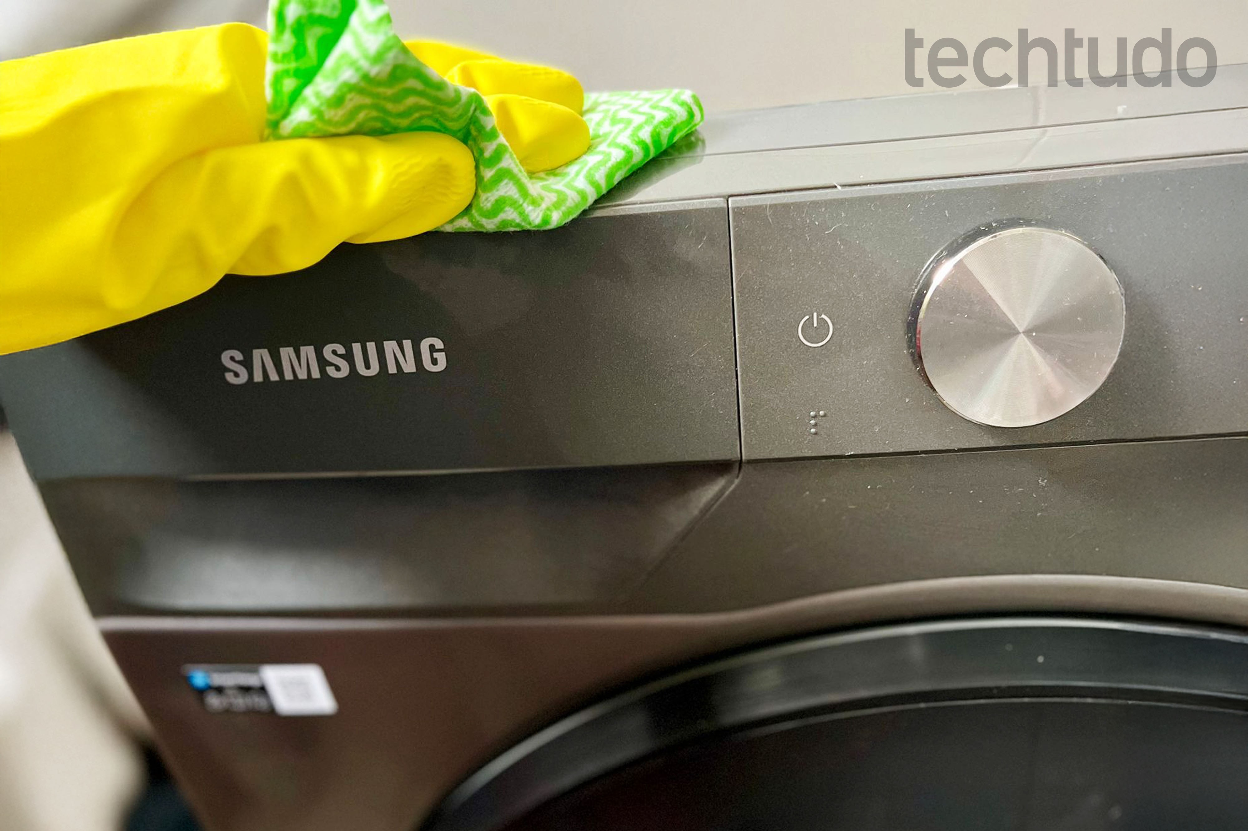 Como tirar mau cheiro da máquina de lavar roupa? Aprenda a resolver