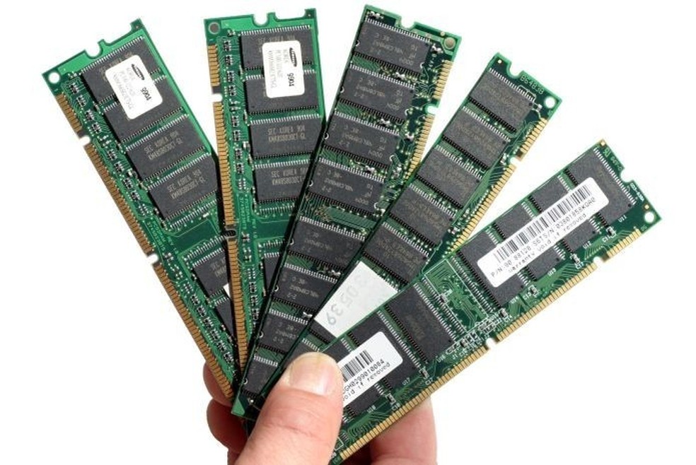 A memória RAM é usada em todo tipo de equipamento eletrônico, como celulares e computadores  — Foto: Reprodução/TechTudo