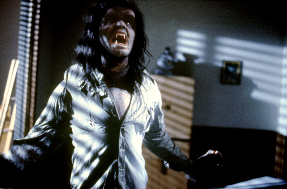 Grito de Horror tem direção de Joe Dante, mesmo diretor de Gremlins — Foto: Reprodução/IMDb