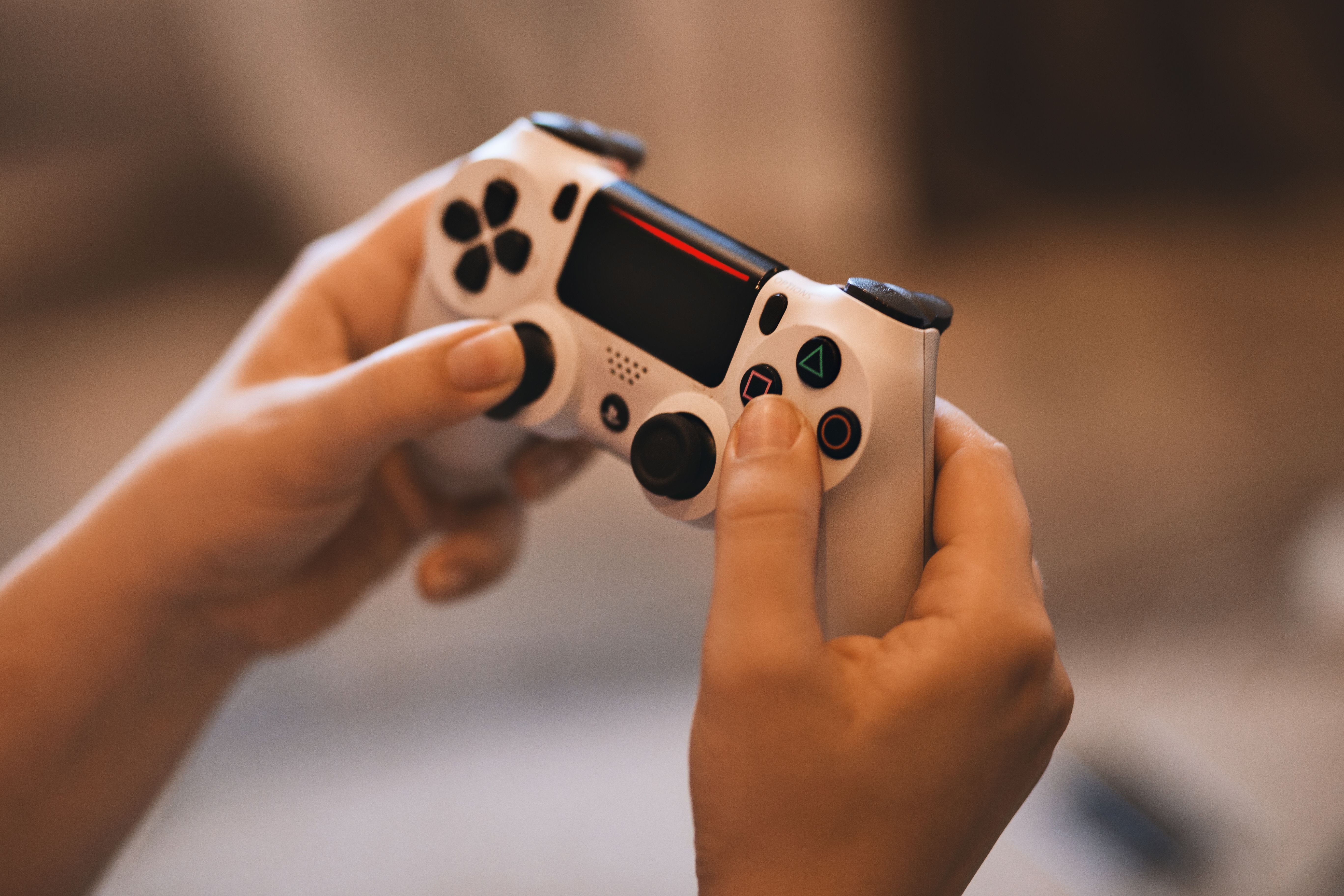 Melhor controle para PS4: 5 opções para você jogar melhor em 2026