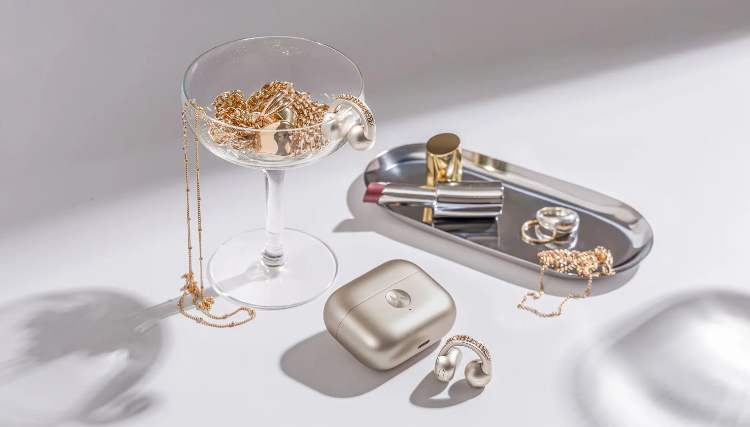 Moto Buds Loop é bom? Saiba tudo sobre o fone da Motorola com Swarovski