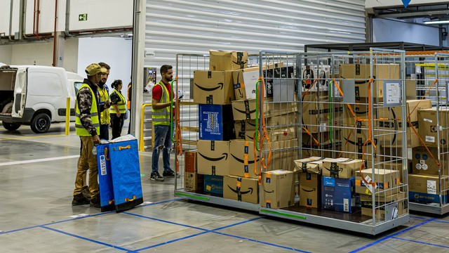 Amazon promete agilizar entregas com 100 polos nacionais e uso de IA ...