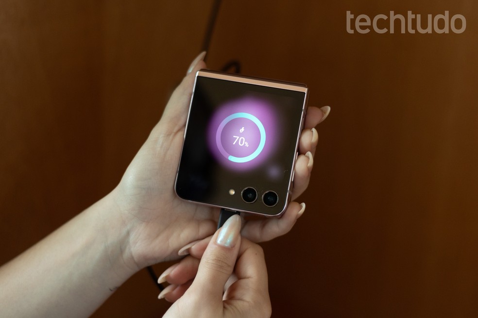 Animação de carregamento na tela externa do Galaxy Z Flip 5  — Foto: Mariana Saguias/TechTudo