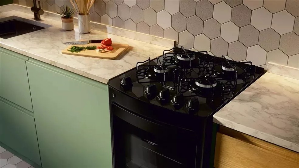 Fogão preto 4 bocas: confira modelos compactos e sofisticados — Foto: Reprodução/Mercado Livre