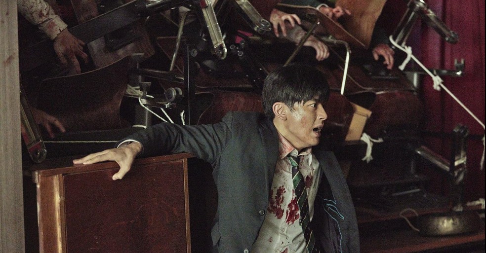 A escola apresentada em All Of Us Are Dead se chama Hyosan High School e não foi filmada em uma escola real. O prédio foi construído apenas para a série  — Foto: Divulgação/IMDb