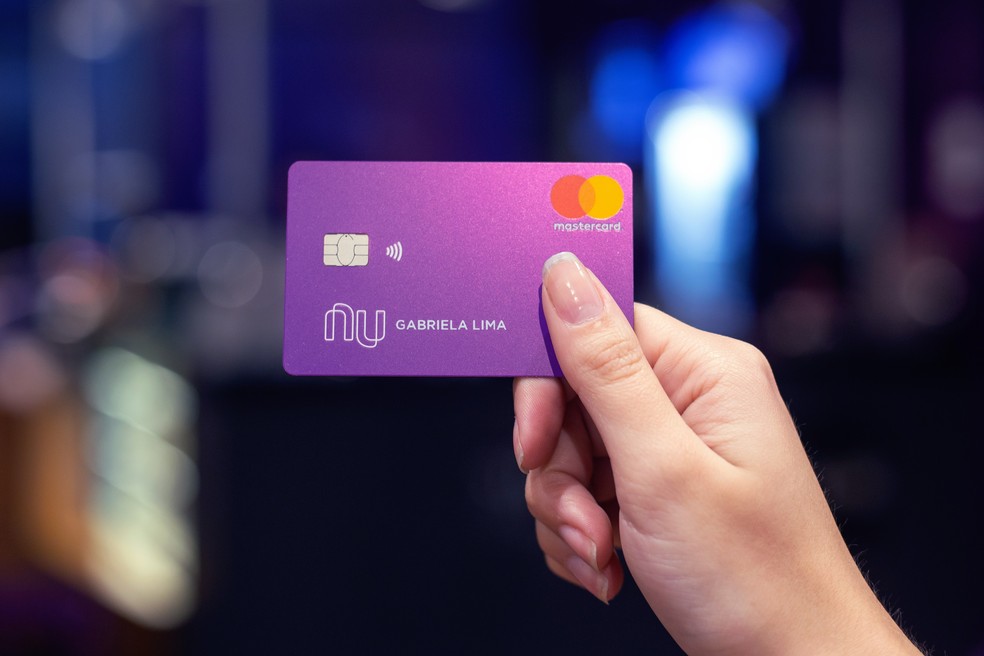 Nubank Rewards ou milhas? Saiba qual o melhor para economizar