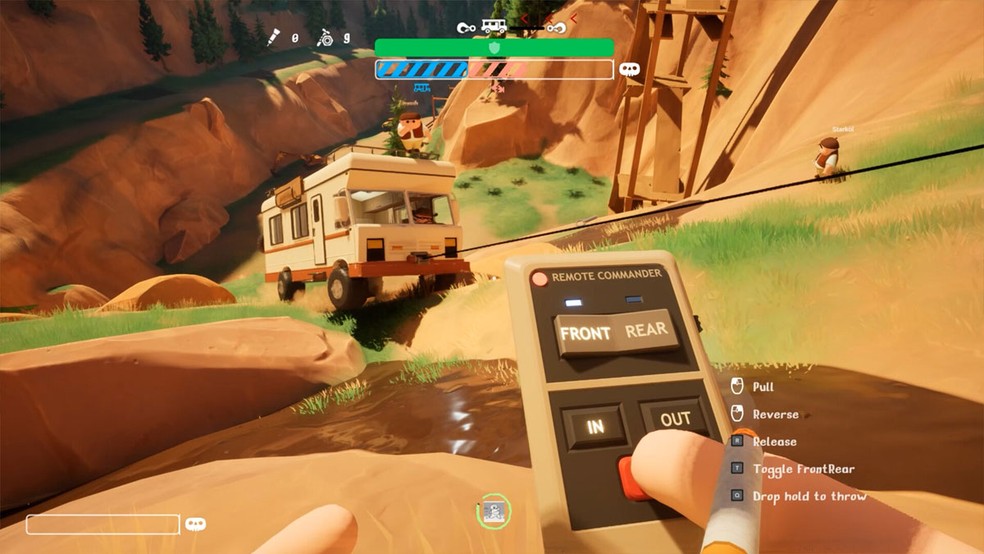 Em RV There Yet? seu veículo está equipado com cordas e ganchos para ajudar em sua locomoção, gerando também situações engraçadas — Foto: Reprodução/Steam