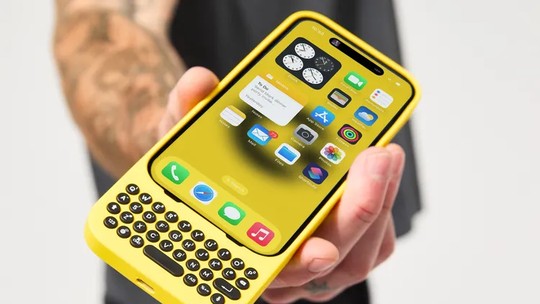 BlackBerry, é você? Capa 'diferentona' adiciona teclado físico ao iPhone