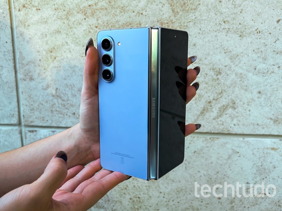 Galaxy Z Fold 5 é dobrável focado em multitarefas  — Foto: Isadora Lima/ TechTudo