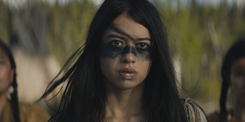 Amber Midthunder interpreta Naru em O Predador: A Caçada — Foto: Reprodução/Century Studios