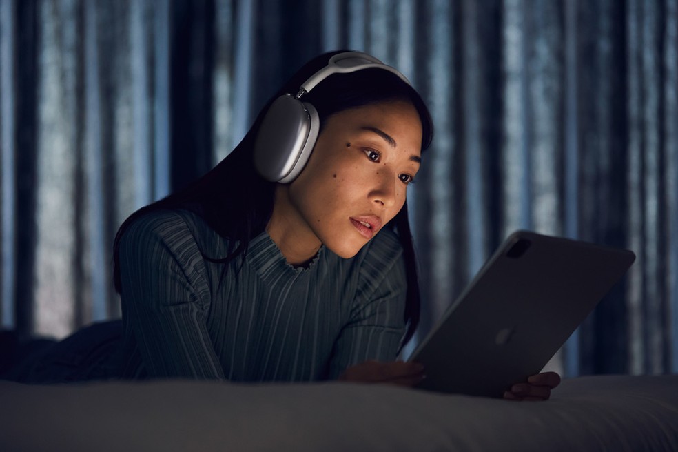 AirPods Max da Apple tem recursos que o tornam mais caro — Foto: Divulgação/Apple