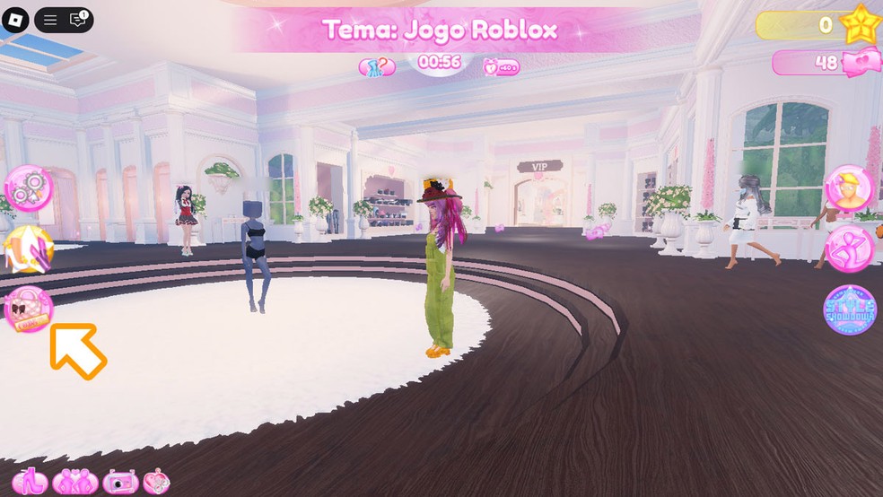 Durante o gameplay de Dress to Impress em Roblox clique no ícone da bolsa do lado esquerdo da tela; — Foto: Reprodução/Rafael Monteiro