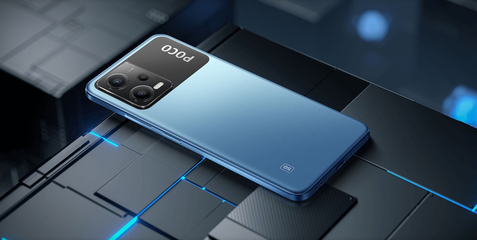 Poxo X5 também está disponível na cor azul claro — Foto: Divulgação/Xiaomi