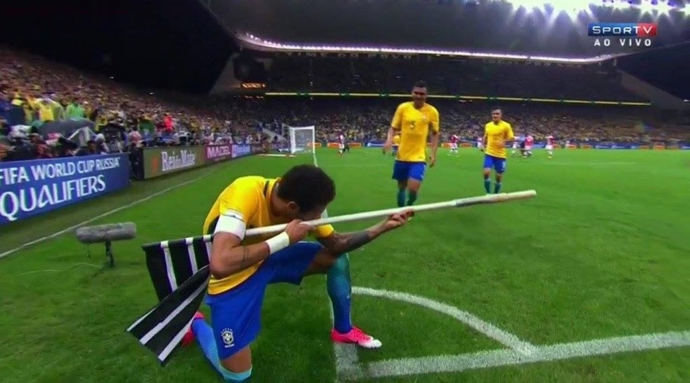 Neymar comemora gol imitando a AWP de CS:GO — Foto: Reprodução/SporTV