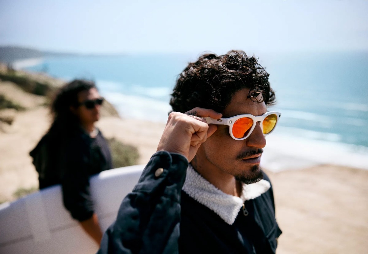 Óculos inteligente Oakley Meta chega ao Brasil com câmera 3K; veja preço