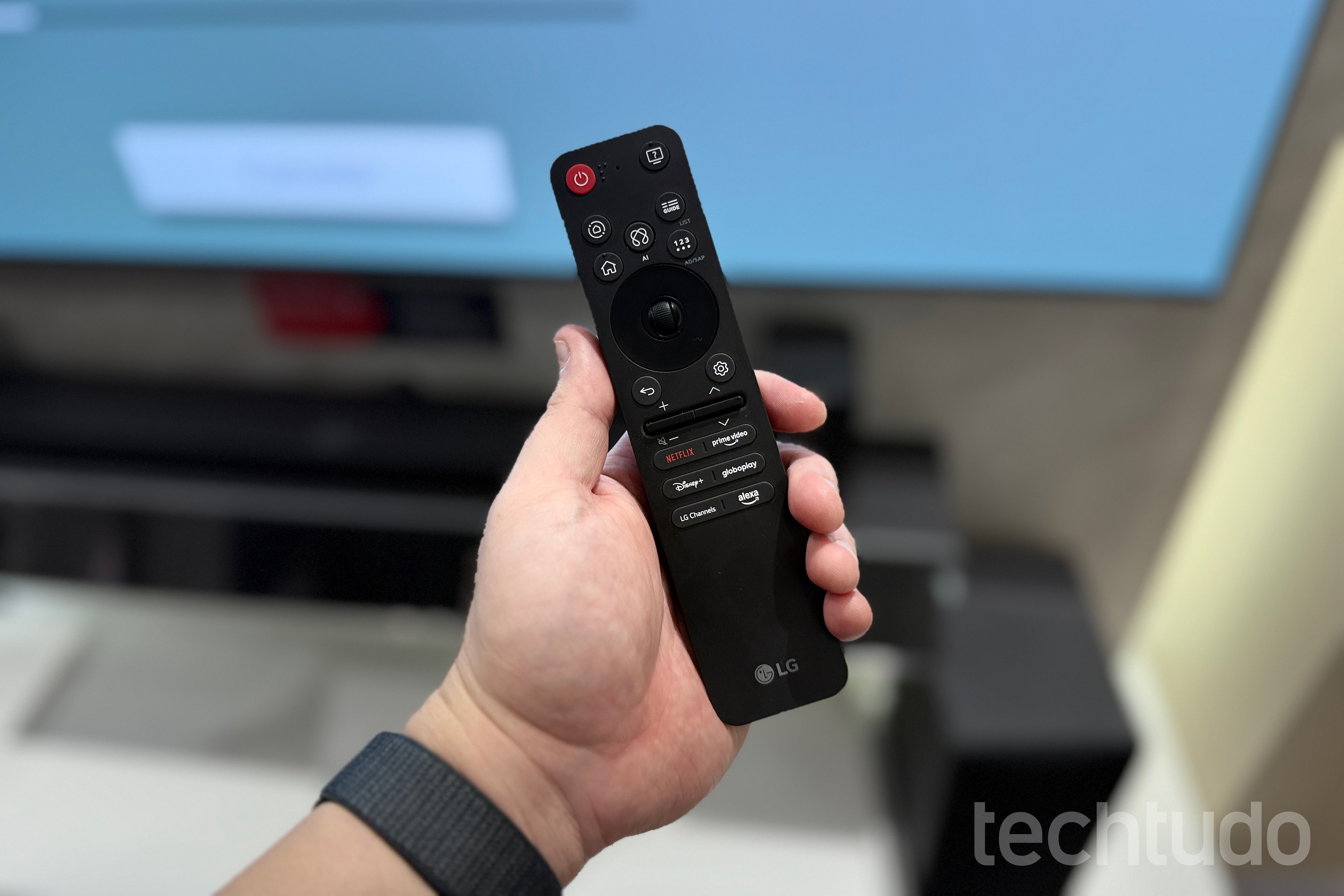 5 sinais de que você precisa limpar a sua TV AGORA (e como fazer)
