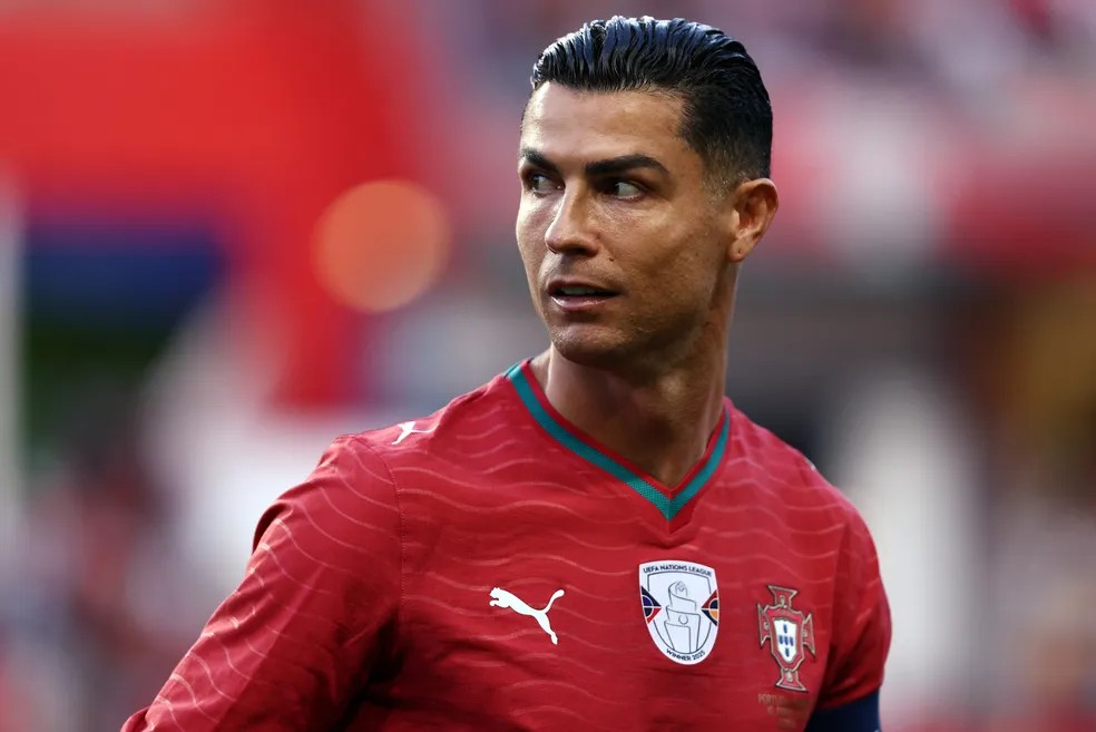 CR7 bloqueia Wi-Fi e 5G para dormir melhor; entenda se 'truque' funciona