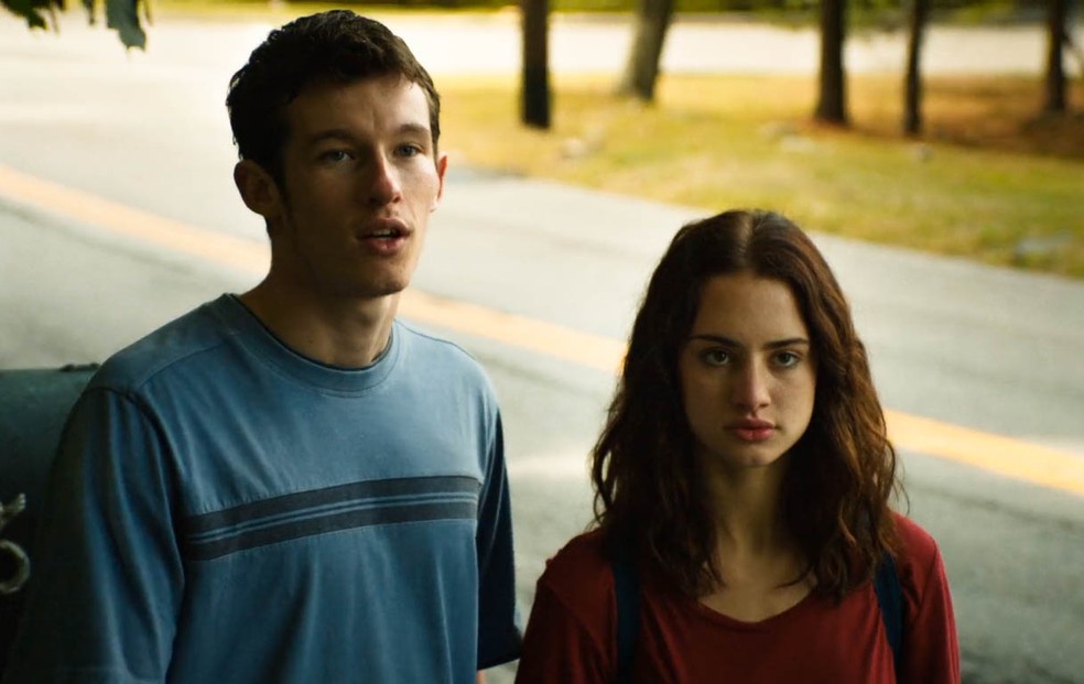 A Mala e os Errantes traz Callum Turner e Grace Van Patten no elenco — Foto: Reprodução/IMDb
