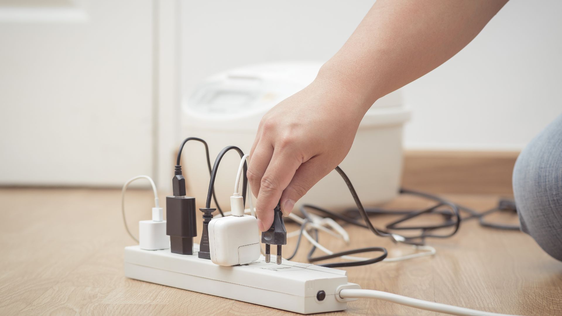Você ouve zumbido em aparelhos eletrônicos? Veja a explicação bizarra
