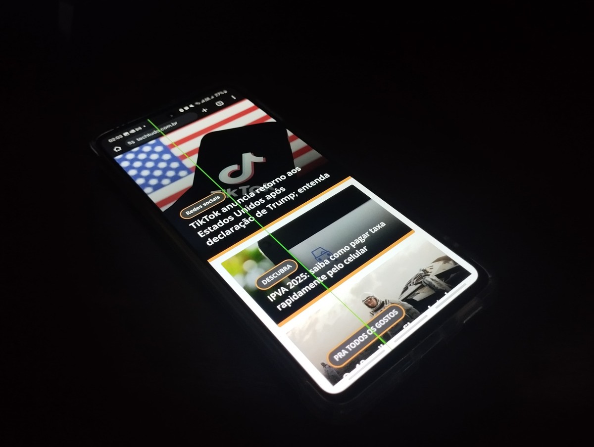 Linha verde na tela do celular? Veja o que pode ser e como resolver