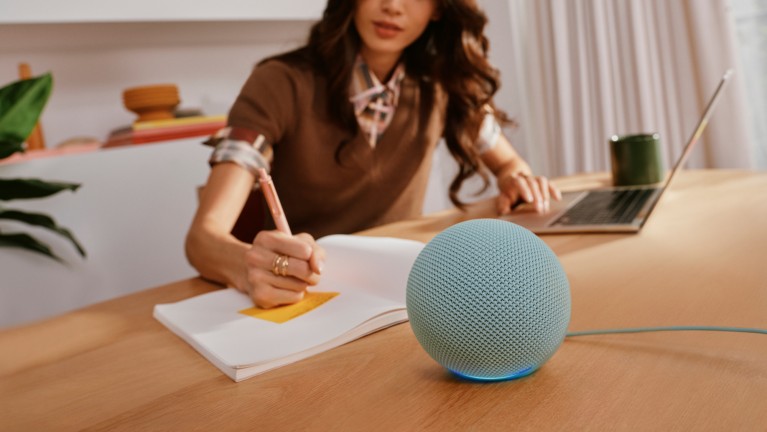 Amazon apresenta novos dispositivos Alexa: Echo Dot, Studio com câmera e Echo Time