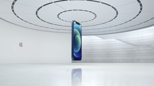 Depois de tentar ‘roubar’ usuários, agora rival da Apple vende iPhone