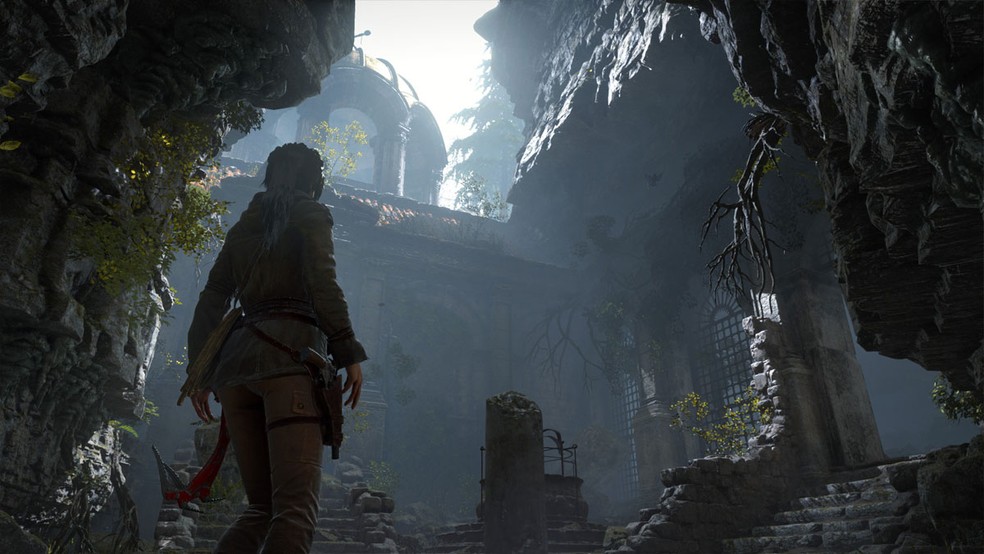 Em Rise of the Tomb Raider a heroína Lara Croft tem mais opções para explorar e começa a se tornar a lendária personagem dos outros jogos — Foto: Reprodução/Steam