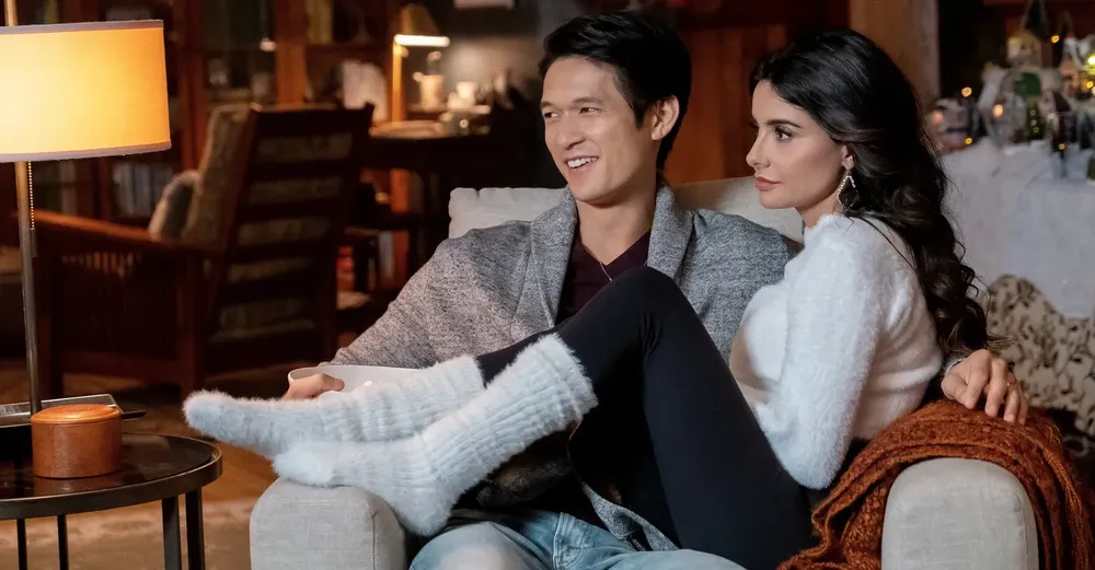 10 filmes de romance com fake dating da Netflix para assistir