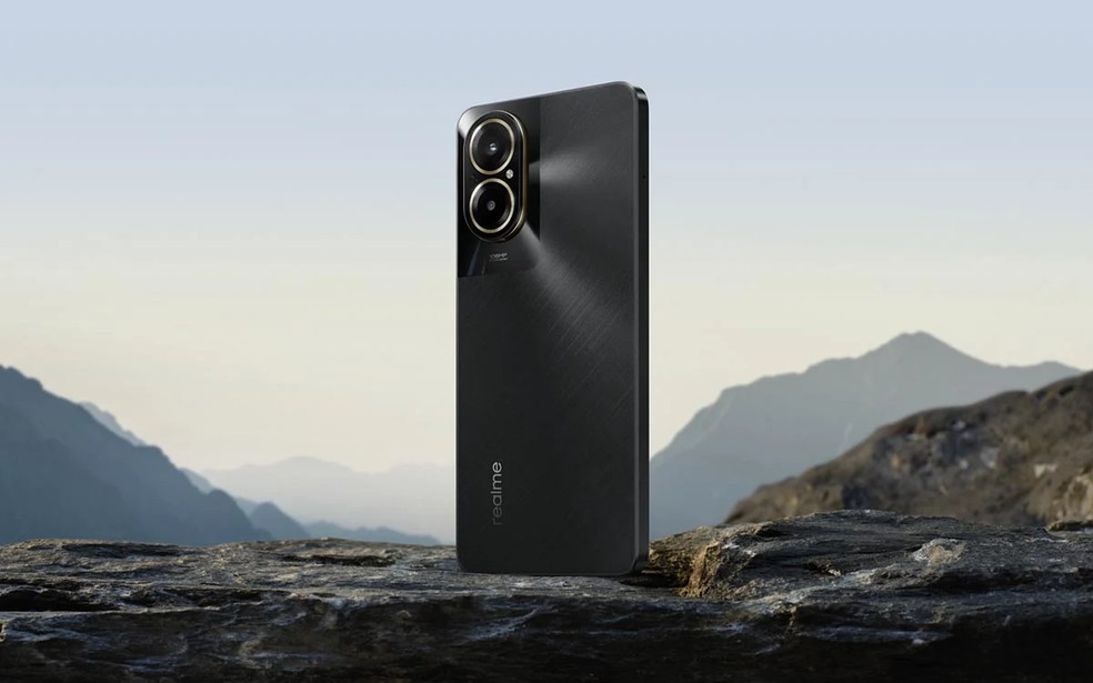 Realme C67 na cor Black Rock (preto) — Foto: Divulgação/Realme