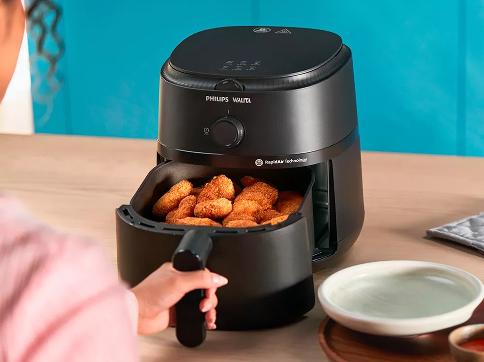 Air Fryer deve ser utilizada dde preferência com alimentos de preparo rápido  — Foto: Divulgação/Philips Wallita