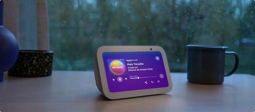 No futuro, usuários poderão iniciar conversas com a Alexa simplesmente olhando para tela do aparelho — Foto: Divulgação/Amazon
