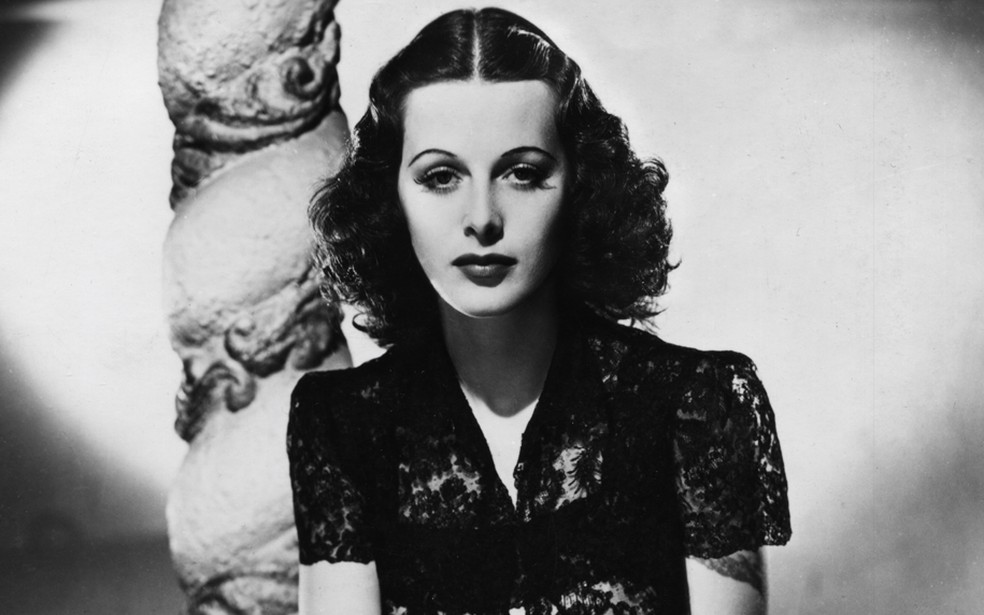 Hedy Lamarr é considerada uma das responsáveis pela criação do Wi-Fi — Foto: Reprodução/IMDb