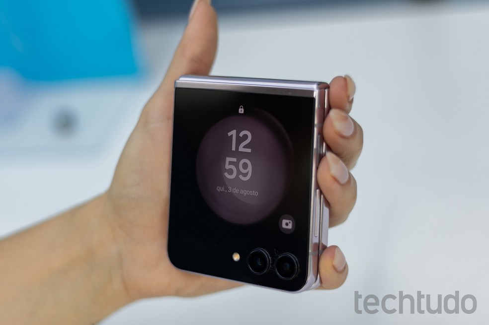Galaxy Z Flip 5 chega com tela externa de 3,4 polegadas  — Foto: Mariana Saguias/TechTudo